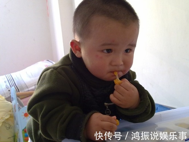 孩子|3种辅食就像是塑料袋,儿科医生:很多家长天天给娃吃,快停手