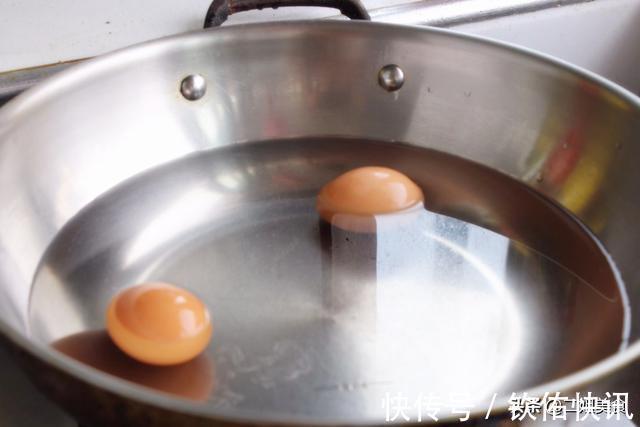 鲜嫩|煮鸡蛋，不能水开就下锅煮，牢记4点，蛋壳一碰就掉，营养鲜嫩