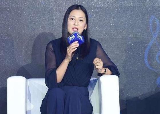 在《非诚勿扰》指导女嘉宾情感,却私下和丈夫离婚,黄澜到底多可笑