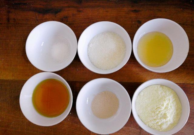  麻花|想吃麻花不用买，自己在家也能做，外酥里软，满满的儿时味道