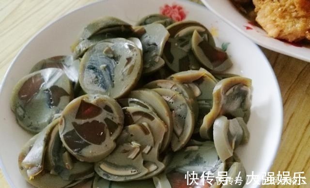 搭配|晒晒婆婆家的年夜饭,12道菜,荤素搭配有营养,简单好吃有味道