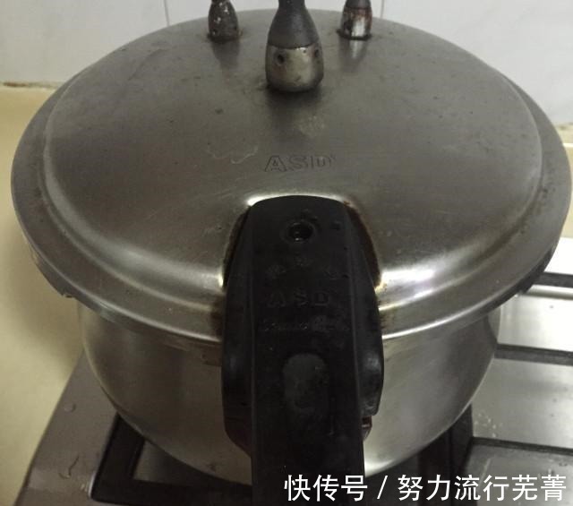 红豆粥|玉米碴红豆粥,香气浓郁,美味营养!