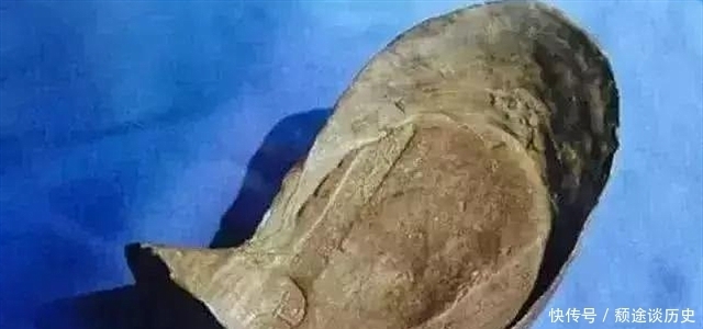 这才是古代的银子,表面布满牙印和污垢,给你都嫌脏