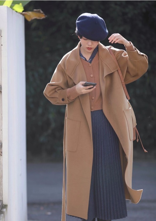 花花绿绿|别再穿一身黑了,今年流行的“棕色大衣”,是真好看,漂亮大气!