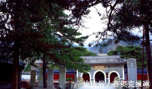 潭柘寺|藏在北京的皇家寺院，千年历史值得一玩，距市中心大约半小时路程