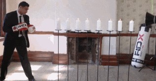 |搞笑GIF:看这熟练的程度 她们肯定不是第一次了