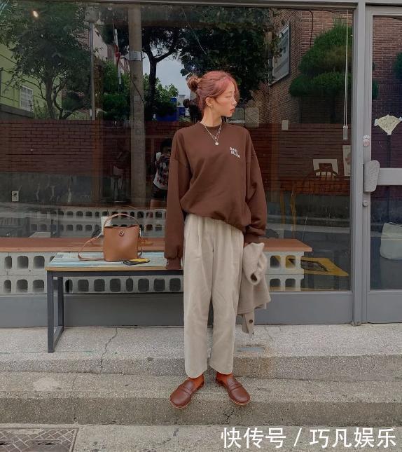 冬季内搭不必买太多,凑齐这3样就够了,搭裙子和阔腿裤都很洋气