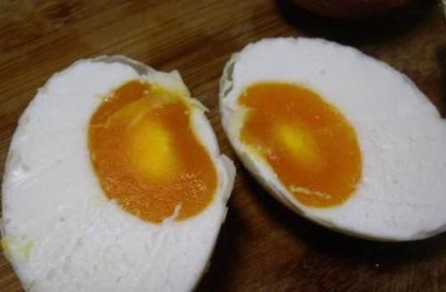 咸鸭蛋对身体好，但此类人却不宜食用咸鸭蛋，现在知道还不晚！