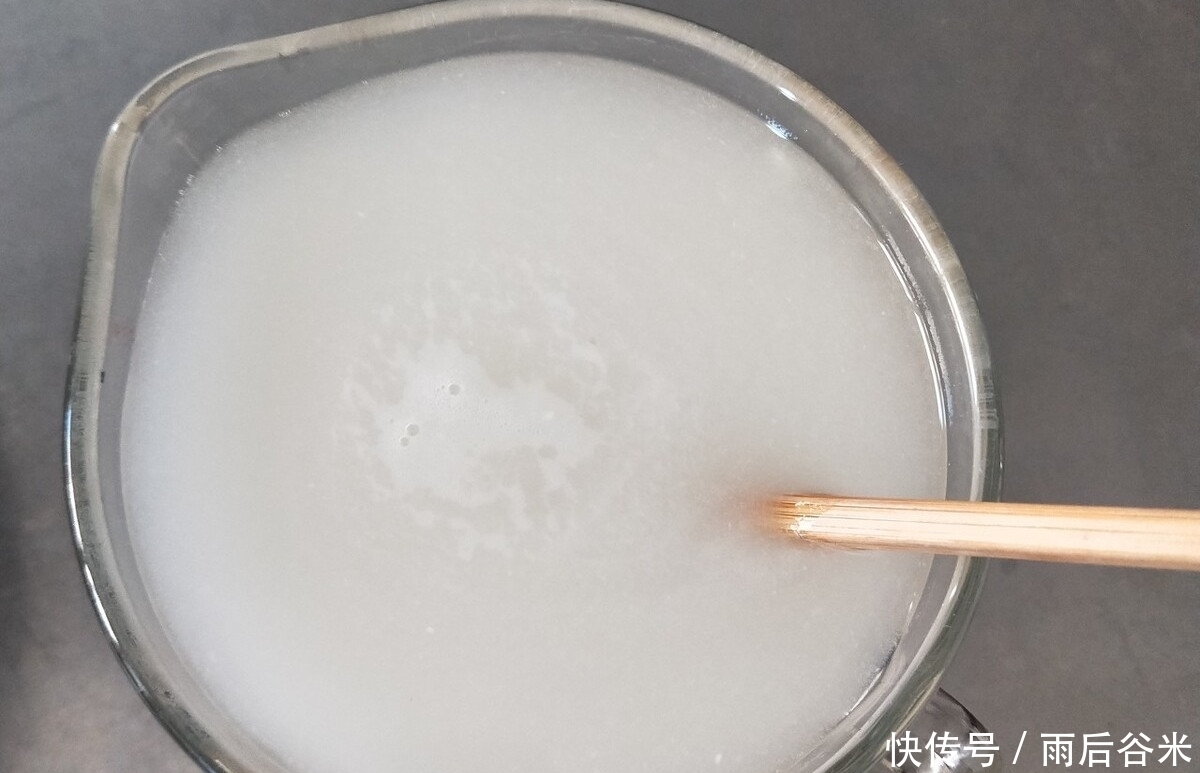 好吃|淘米水腌酸菜,记住1菜2缸3石头,7天就变酸,越放越酸越好吃