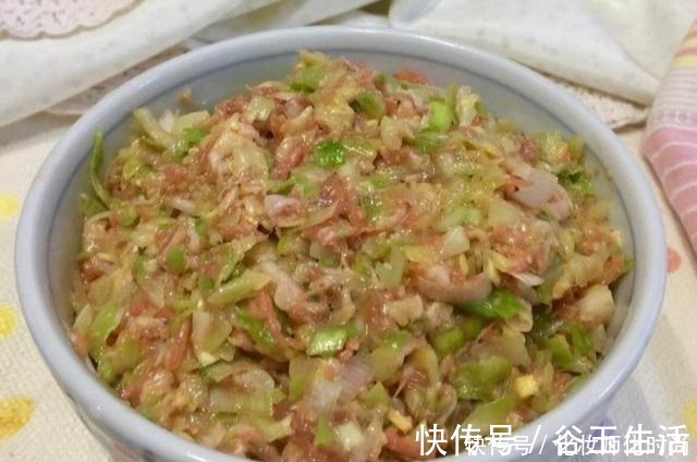 鸡精|怎么调饺子馅不干巴,还能鲜美嫩滑大厨教你一招,就是这么简单