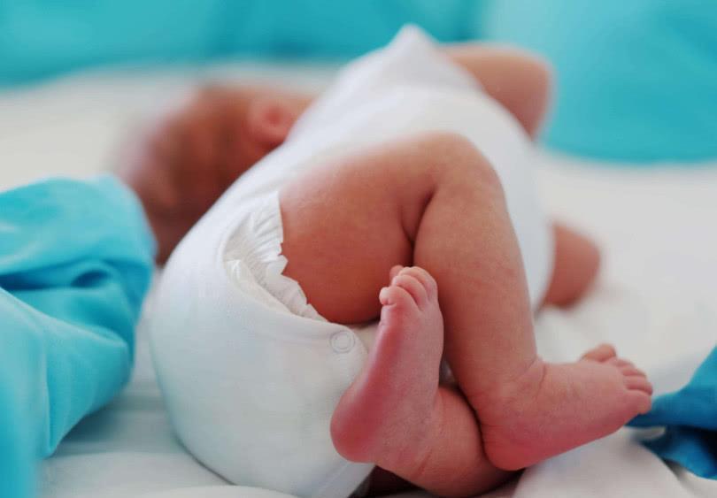 奶奶|奶奶带孩子,常用的老经验会“坑”娃,妈妈爸爸要提前打预防针