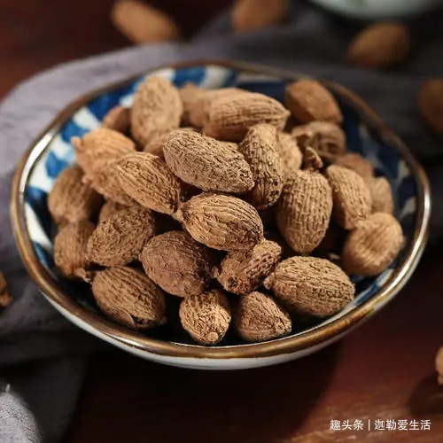 食养一方、脾胃虚弱不想吃东西来碗砂仁粥，温中健脾、行气开胃