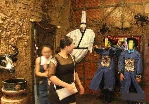 世界上的奇葩厕所,透明已经不算什么了。