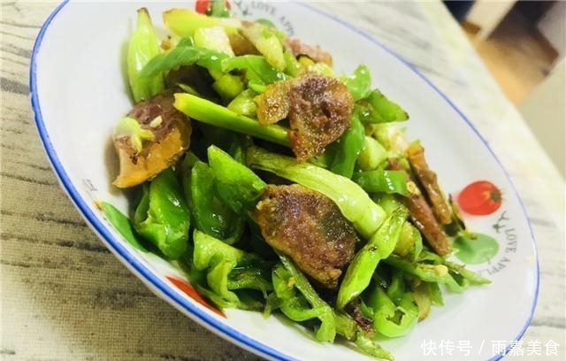 盼了一年的菜可以吃了,简单炒一下更好吃,更下饭!