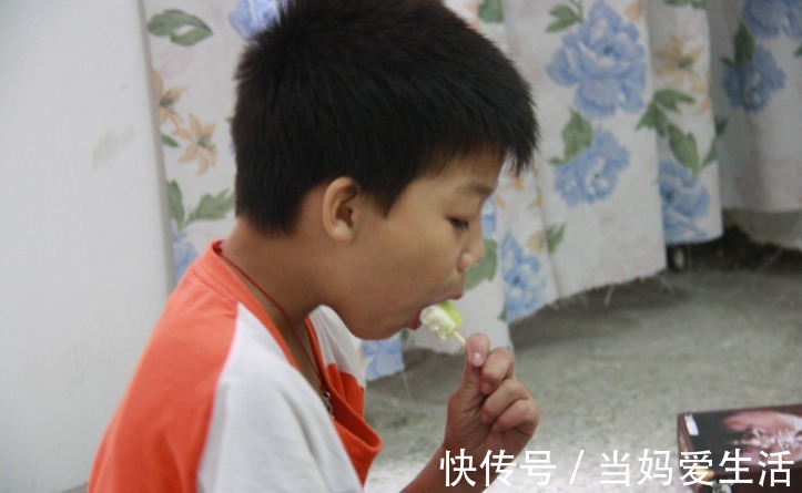 孩子|过来人总说“小儿无六月”,夏季再热也别碰3件事,简直太毁娃了