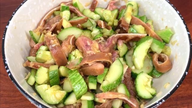 红油猪耳|夏天，少吃猪肉多吃它，和黄瓜是绝配，比肉营养，家家户户吃得起