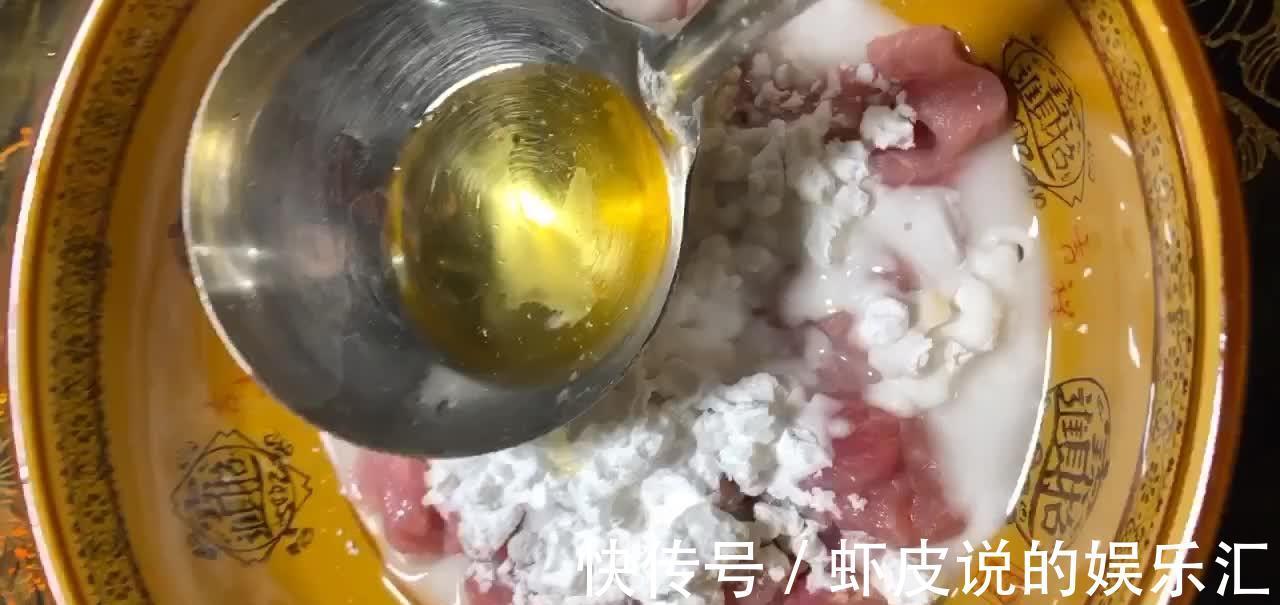 传统溜肉段的做法，外酥里嫩咸香适口，老幼妇孺皆被“通杀”