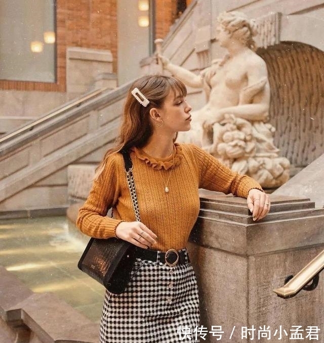 秋冬 秋冬不论搭裙子还是穿裤子,一定要牢记“上下法则”!显高还显瘦