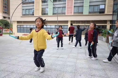 眼前一亮|龙华这所幼儿园让人眼前一亮，南都民生调研团齐点赞