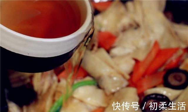 老少皆宜|立秋之后，补钙化痰多吃腐竹，2种素菜炒一盘，真比肉还香