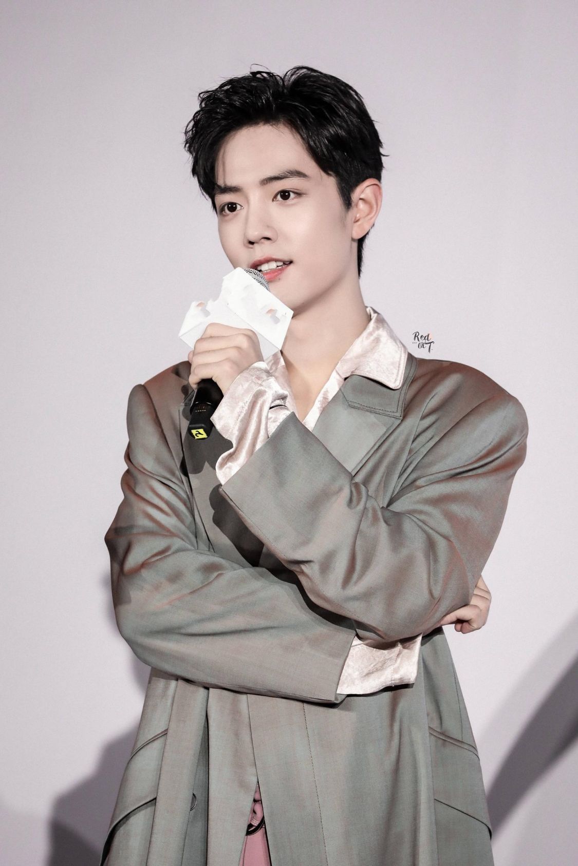 合格$为什么说肖战是合格的艺术家呢?关键是他身上有艺术家的这几点