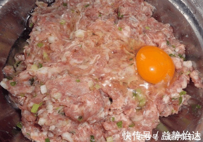 饺子馅|拌肉馅调料不是越多越好!牢记3放2不放,保证鲜嫩多汁,香喷喷