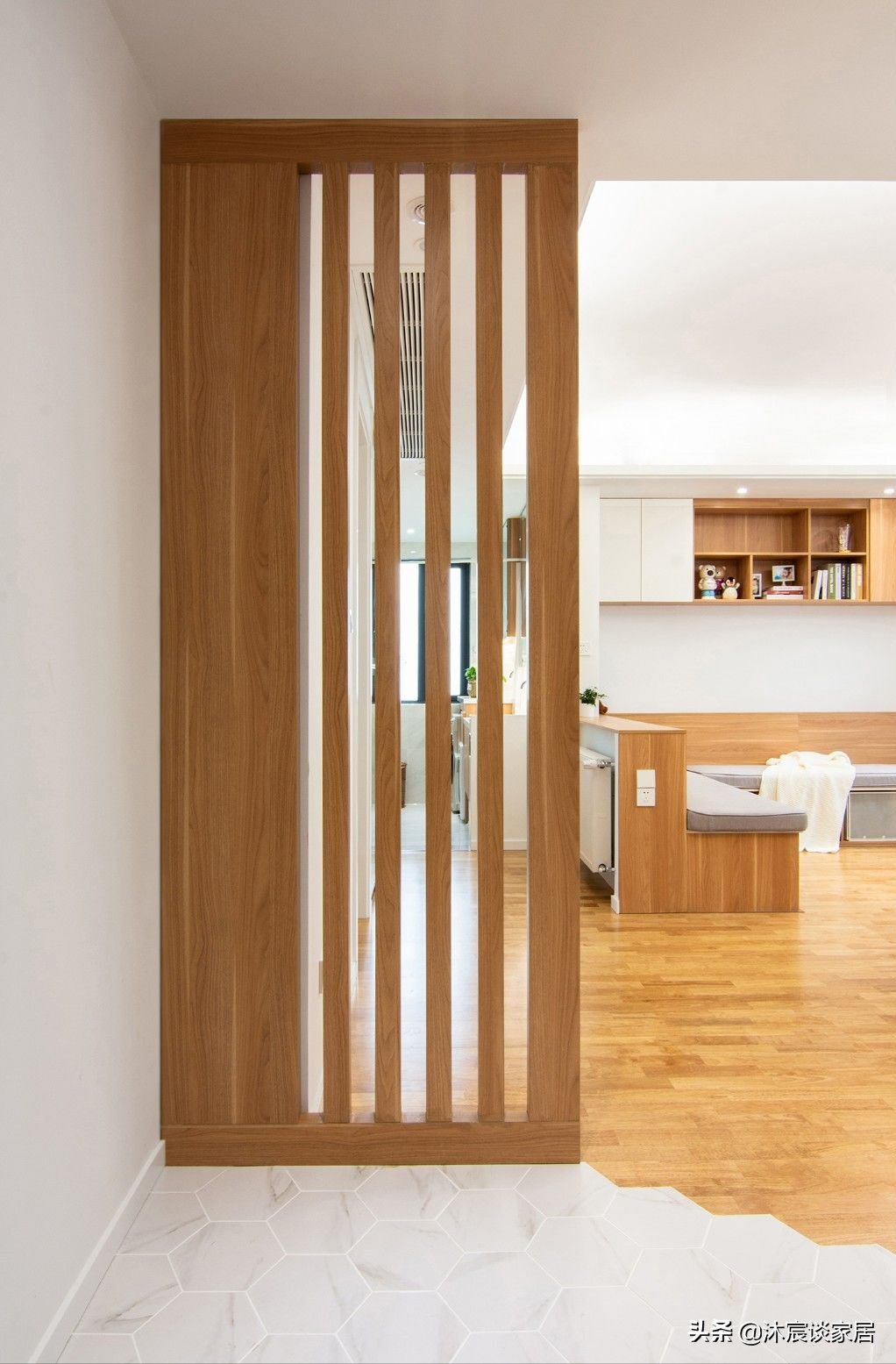 客厅|她家的客厅不一样，用卡座取代沙发，好看又实用，真是小户型救星