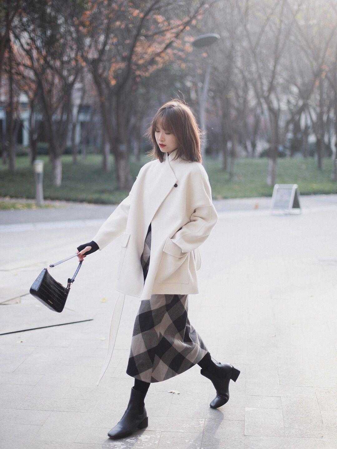 cp 寒冬一定穿半裙+靴子,不仅优雅时尚,有气质,让你遇见美好