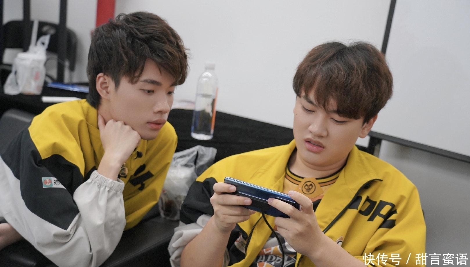 感慨|QG刺痛直播感慨:射手位挺尴尬的,不能没有,有时又容易是累赘!