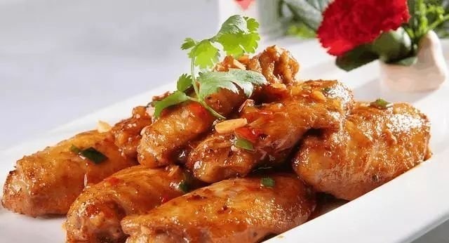 葡萄酒美容养颜又好喝，用来做鸡翅，味道绝了！