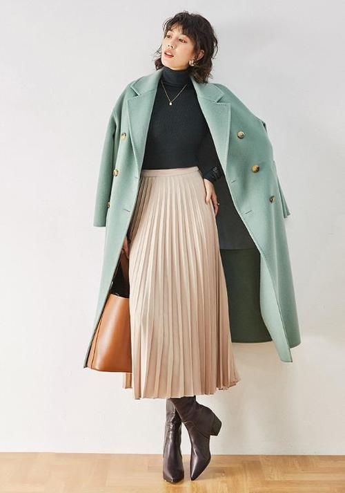 再怕冷也别穿羽绒服，显胖!穿这种毛呢大衣，气质高贵女人味十足