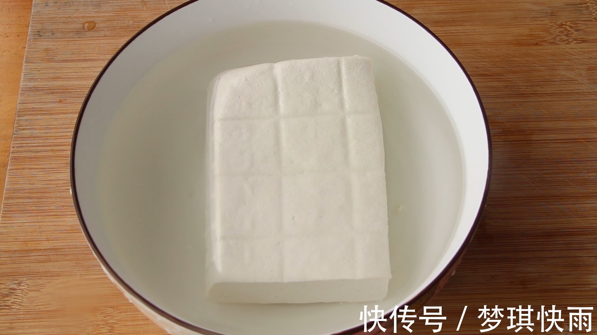 鸡蛋|用豆腐和鸡蛋做的这盘菜，在饭店卖到88块，我在家只用5块钱搞定