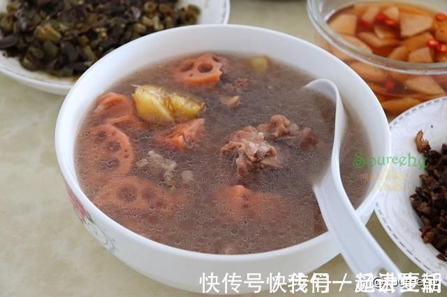 香菇|第一次回老公家过年，不串门不拜年，天天吃剩菜，亲妈劝我回家