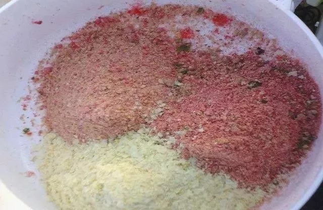 经典野钓鲫鱼商品饵料配方，下竿就中鱼，简单粗暴！