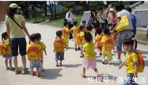 宝妈|幼儿园放学,谁来接送孩子能说明很多问题,你家是谁负责?