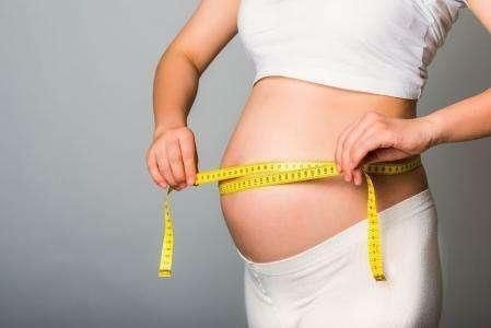 孕妈需知,孕期显怀早晚和性别无关,孕肚大小与这些因素有关