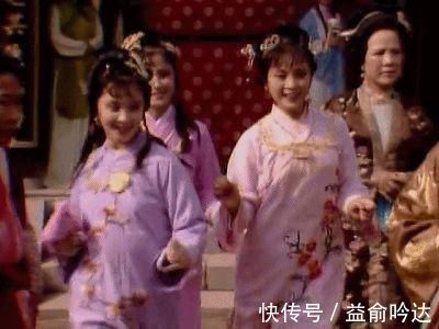 礼仪|96版红楼梦王熙凤竟在秦可卿灵前扑倒跪倒,邢夫人的表情亮了