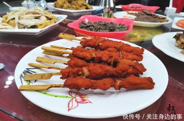 晒500一桌的农村宴席,网友这太实惠了,在城里至少1千!