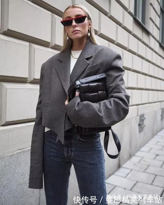 包包 今年流行“1+1”穿搭,时髦显瘦还优雅,笑笑博主都在穿!