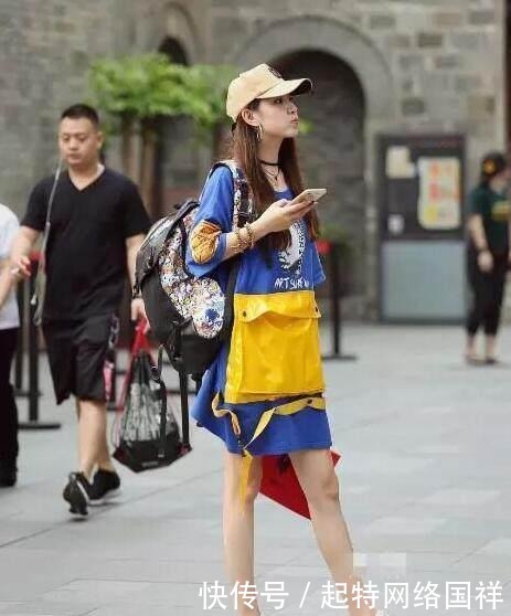 能吸睛|很休闲的美女,打扮成这样能吸睛吗?