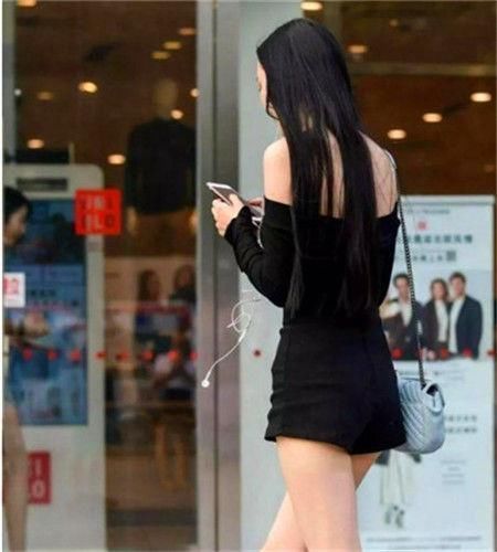 小姐姐|路人街拍,性感多姿的小姐姐,唯美的穿搭很动人,彰显诱人身材