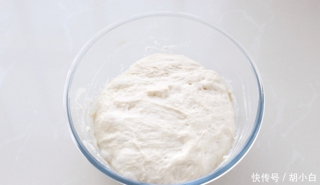 发酵|吐司面包的经典做法,无需加蛋组织细腻柔软,奶香浓郁值得等待!