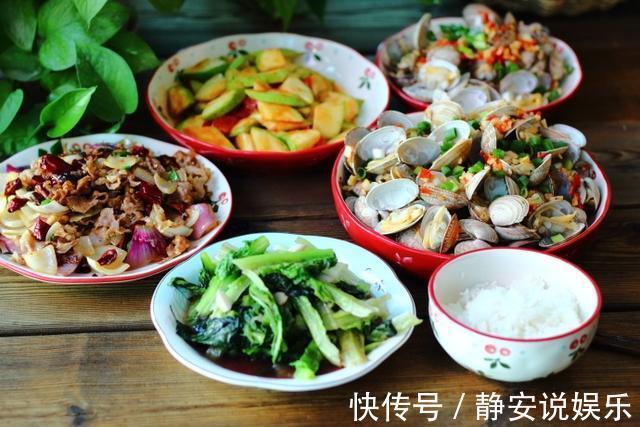 家常菜|一家三口的晚餐，4道家常菜荤素搭配，开胃又下饭，好吃又营养