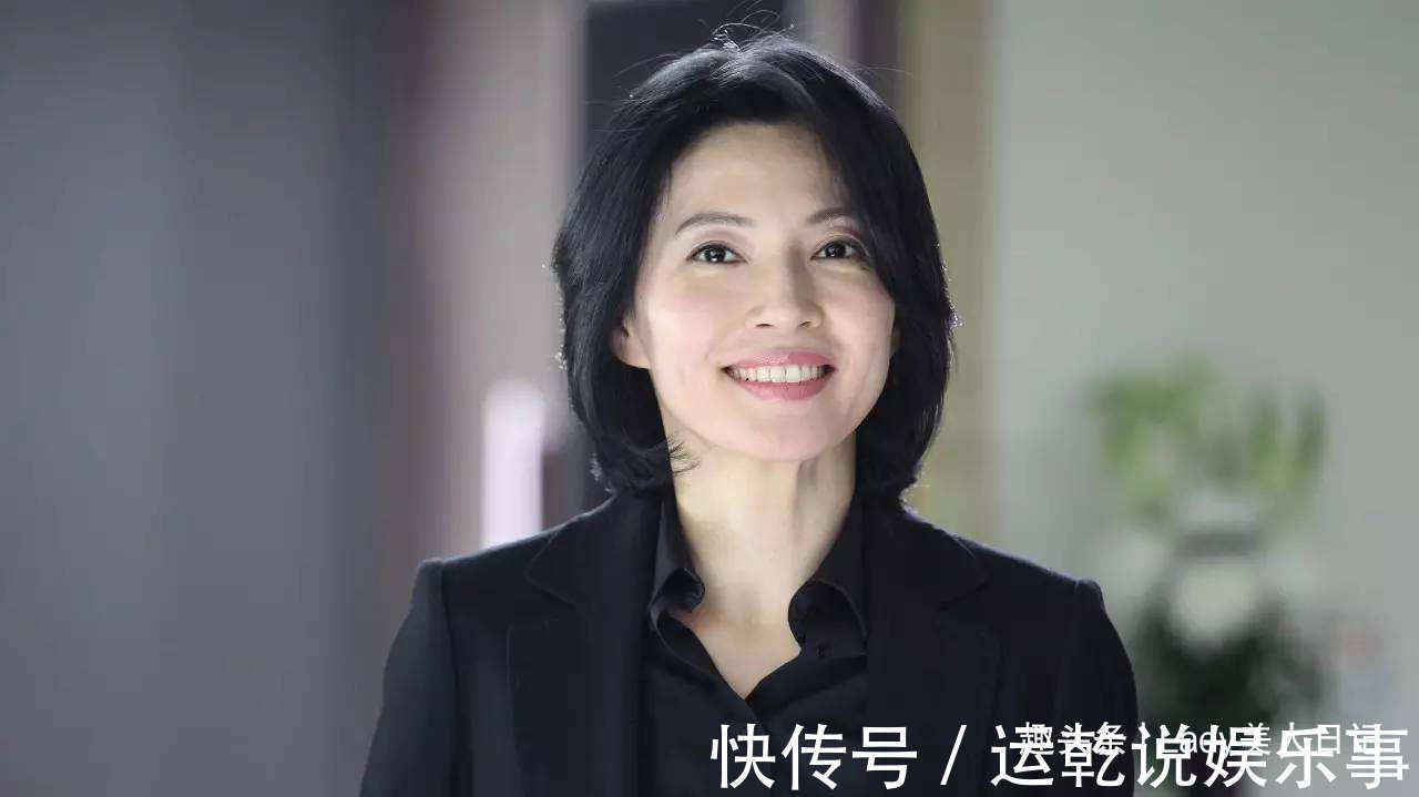 欢快 同为中年女人,40和49岁穿搭有什么不同?日杂的配色供你借鉴