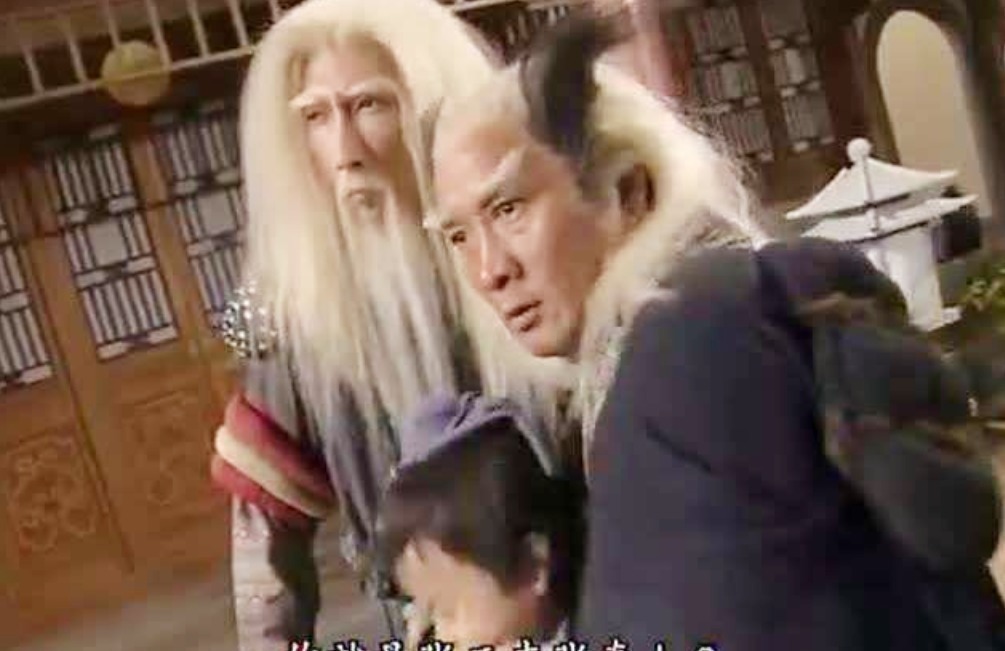 倚天!此人内力远胜乔峰,死后留下1套绝世武功,成就倚天3大顶级高手