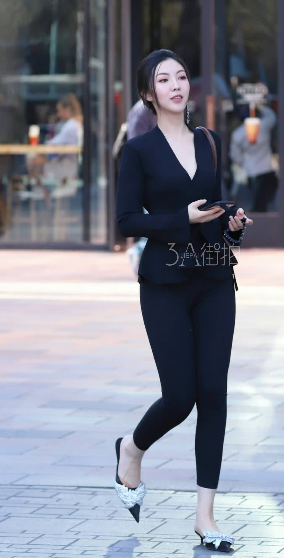 西服套装|小姐姐黑色西服套装出街, 富有弹性的材质更显完美身材