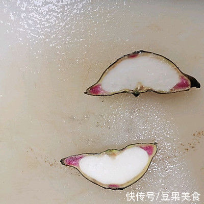 学会青红椒炒新鲜菱角，把餐厅味道搬回家