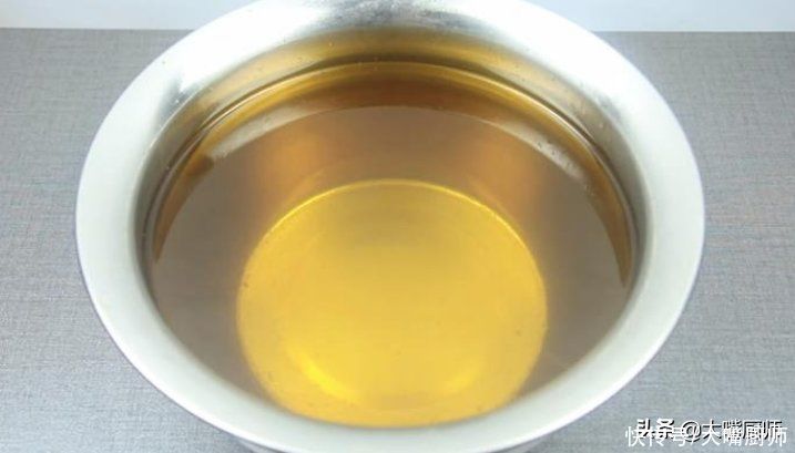 姜葱油|大厨炒菜，出锅前为啥加明油，啥是明油？难怪炒啥都香，教你做法