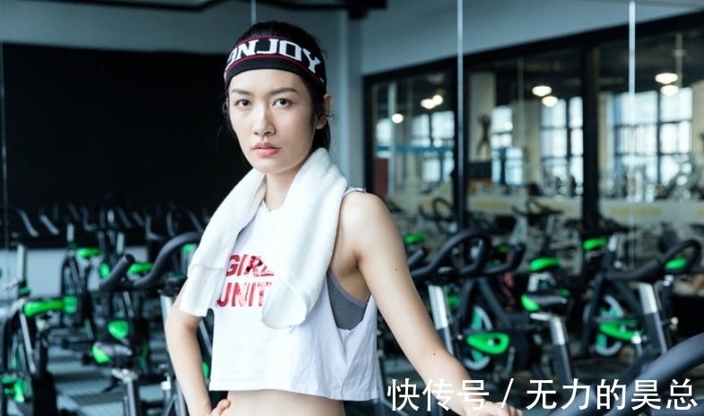 nb日本170cm驻NBA女记者,身材紧致气质佳,坚持健身成就了她