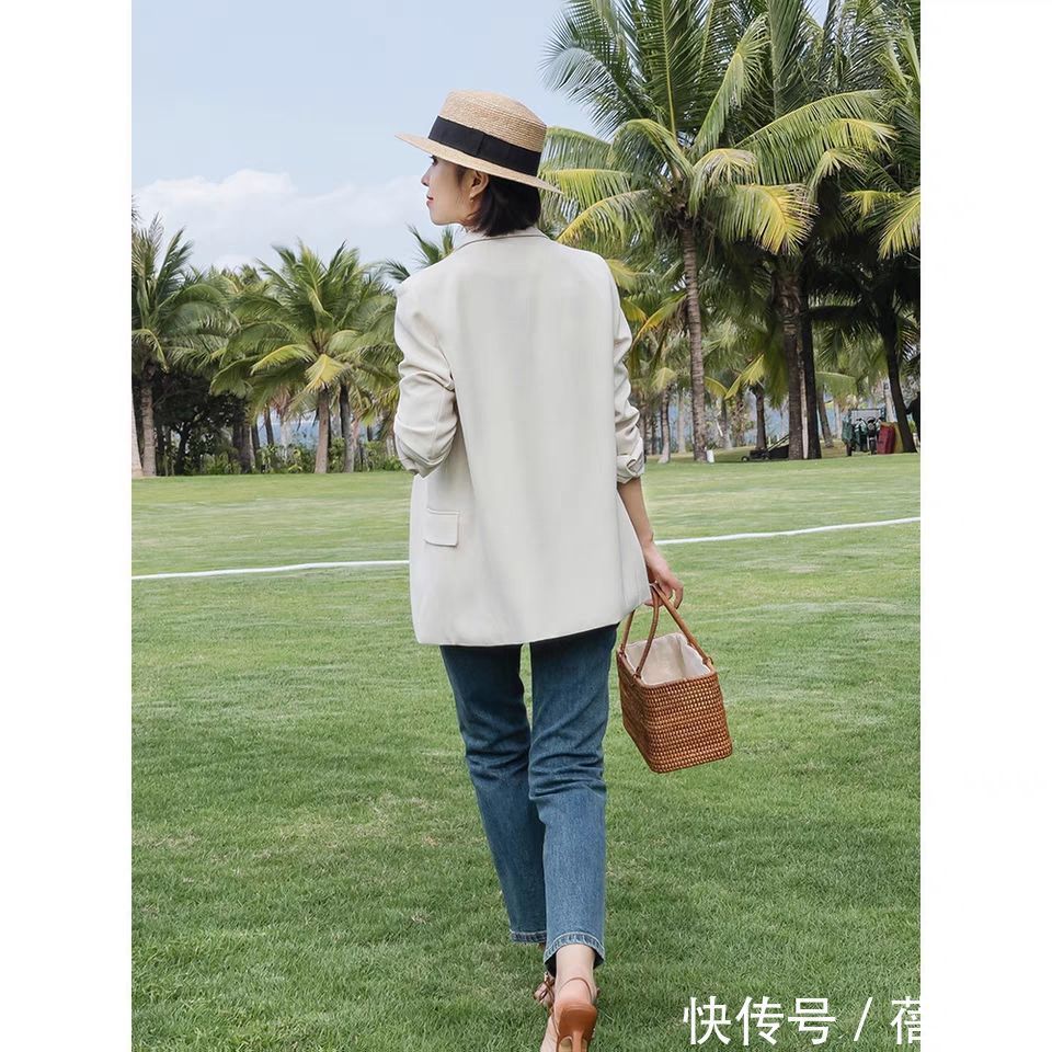 高级感|时尚需要做减法,用这1条简约“牛仔裤”来搭配,轻松透出高级感